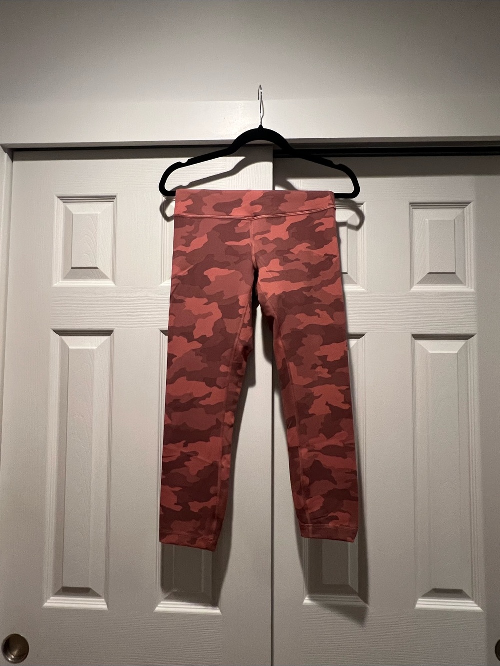 Authentic Lululemon Women’s Pink Active 7/8th length Leggings (fits size 6/8)